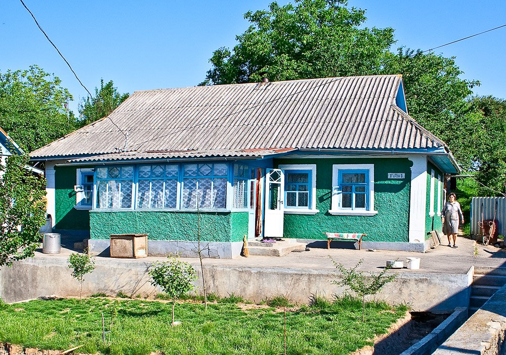 Мурованные Куриловцы. Частный дом по улице 8 Марта