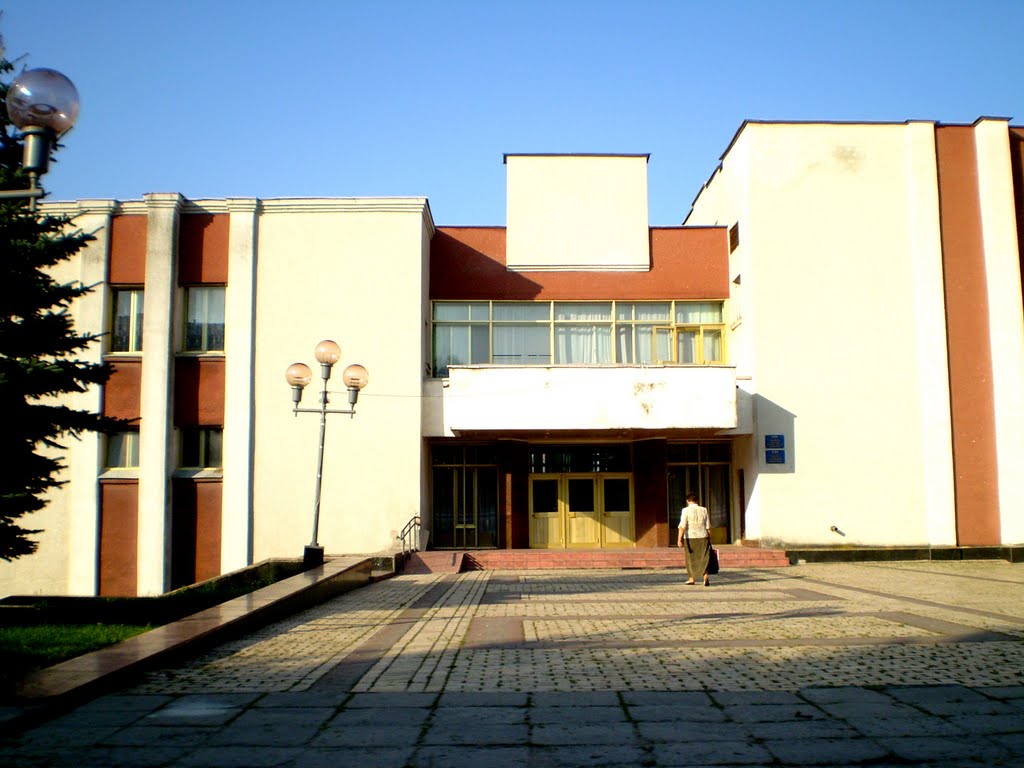 Мурованокуриловецький будинок культури "Жовтень"