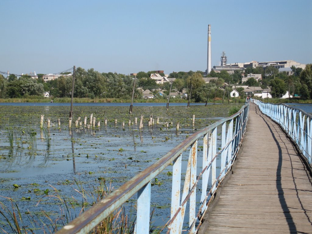 Pogrebishche. Bridge and sugar factory in the background