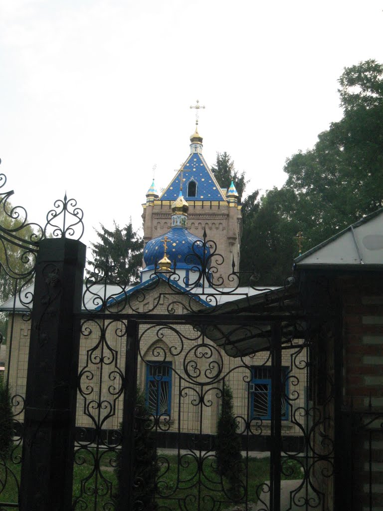 Вхід на церковище