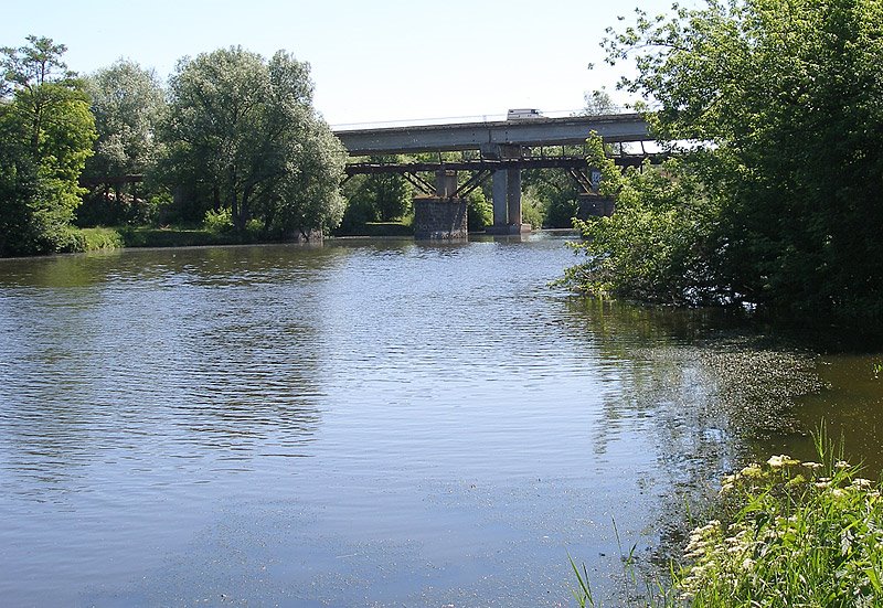 Straßenbrücke über den Südlichen Bug bei Tyvriv