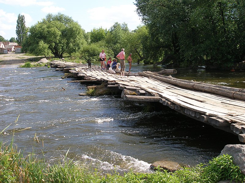 Holzbrücke über den Südlichen Bug inTyvriv