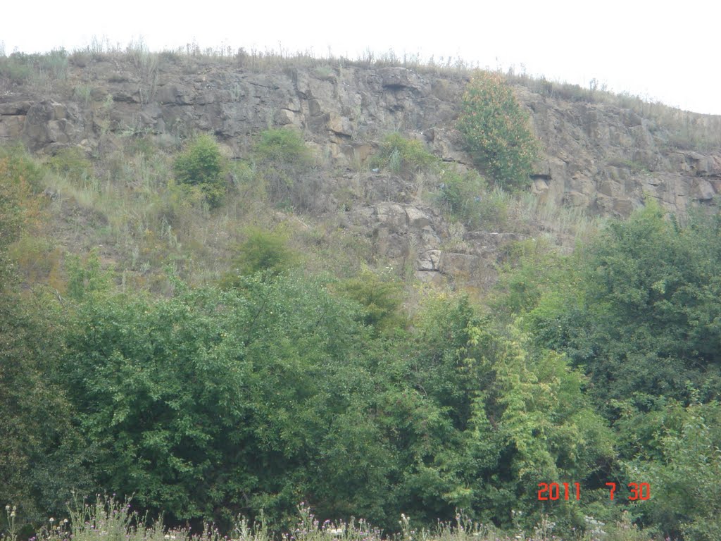 Гранітна скеля