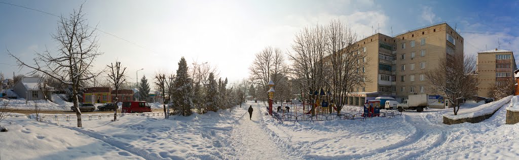 Дитячий ігровий майданчик в центрі міста