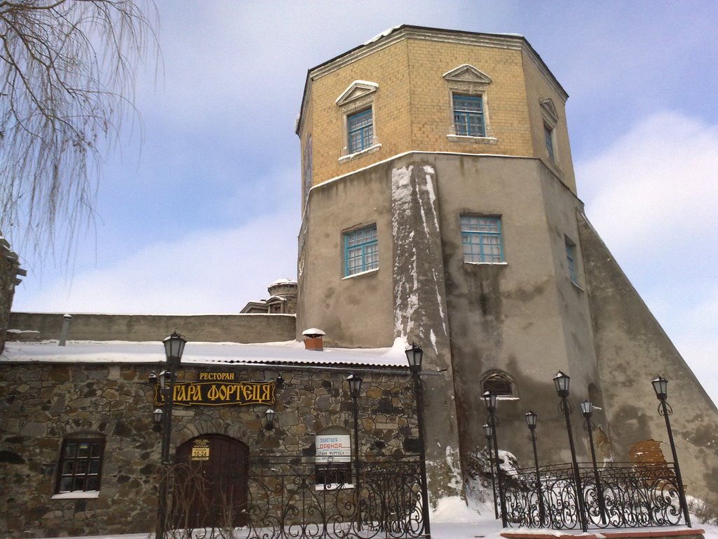 Castle tower and the restaurant "Стара Фортеця"