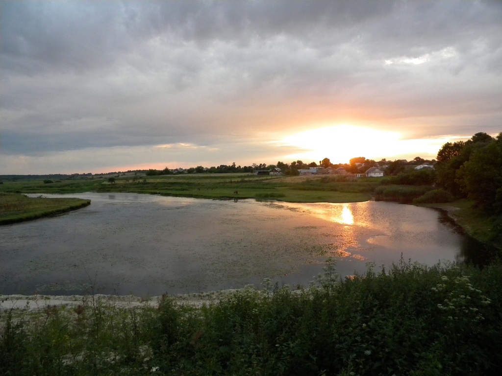 Кутрів, вечір.