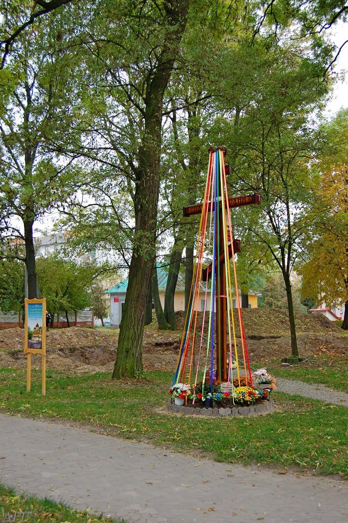 Городской сквер-строительство новой церкви...