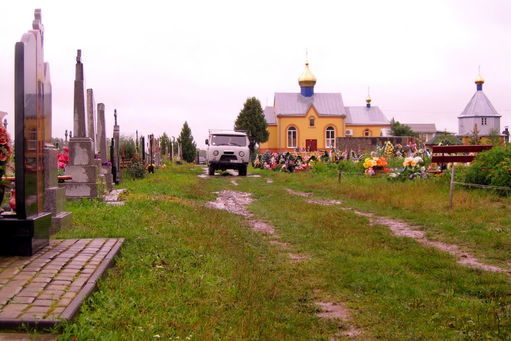 Горохів,  новий  цвинтар,  церква  св. Миколая
