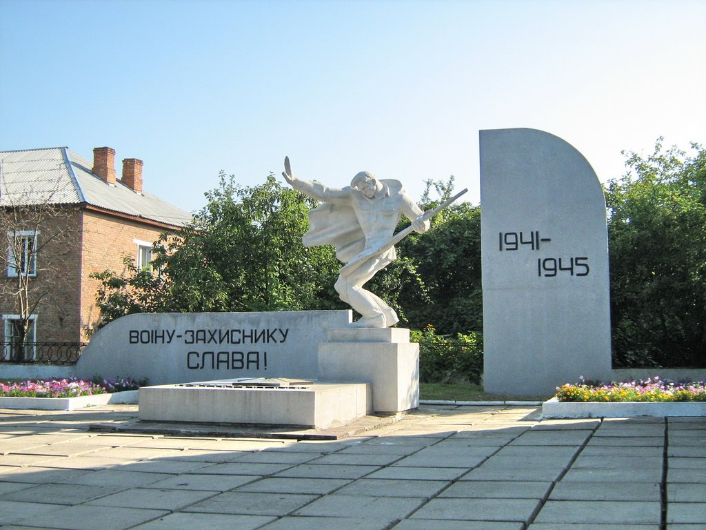 ►Памятник загиблим у ІІ світовій війні
