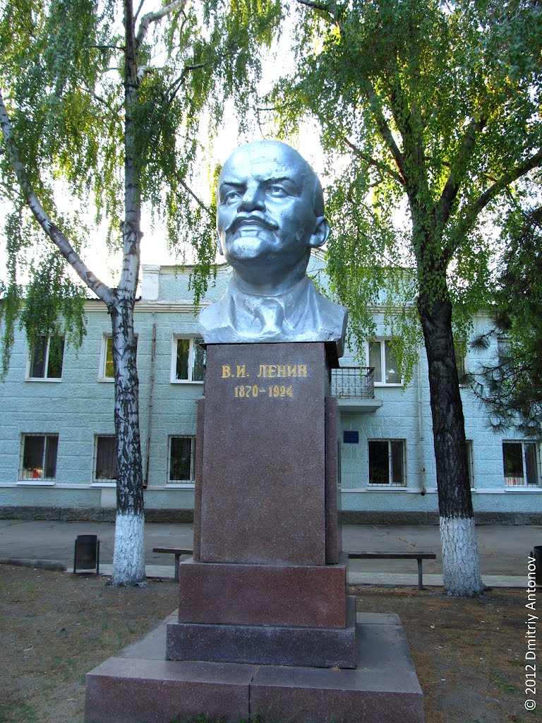 Вовка Ленін в Апостолово (1954), фото 2012. Демонтований в 2014 році.