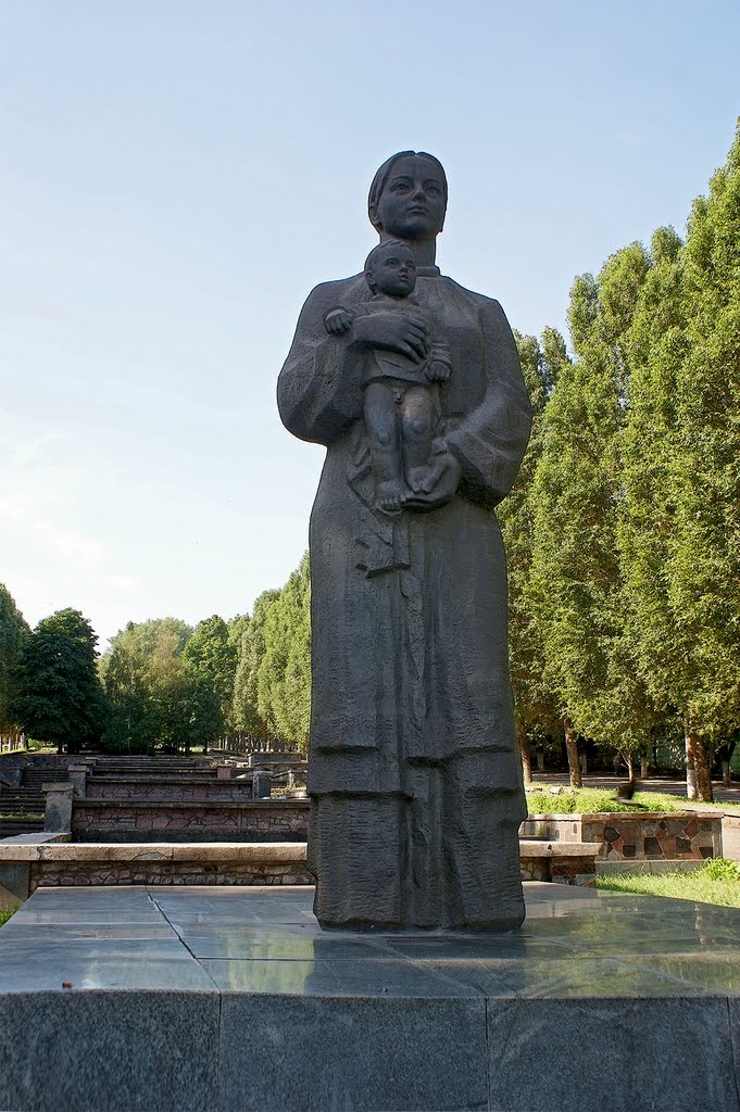 Monument to a Mother - Памятник Матери