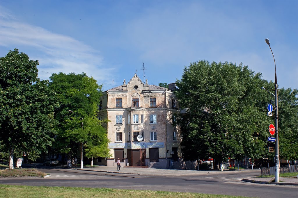 Dneprodzerzhinsk. Crossing of Lenin Ave. & Anoshkin Ave. - Днепродзержинск. На пересечении пр.Ленина и пр.Аношкина
