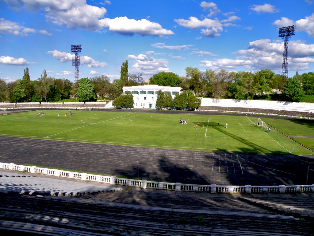СТАДИОН ПОБЕДА ДНЕПРОДЗЕРЖИНСК 2009