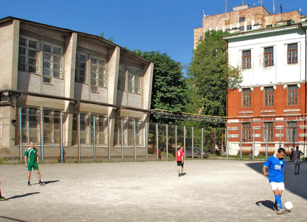 Спортивний корпус НГУ. The sports building of NМU.
