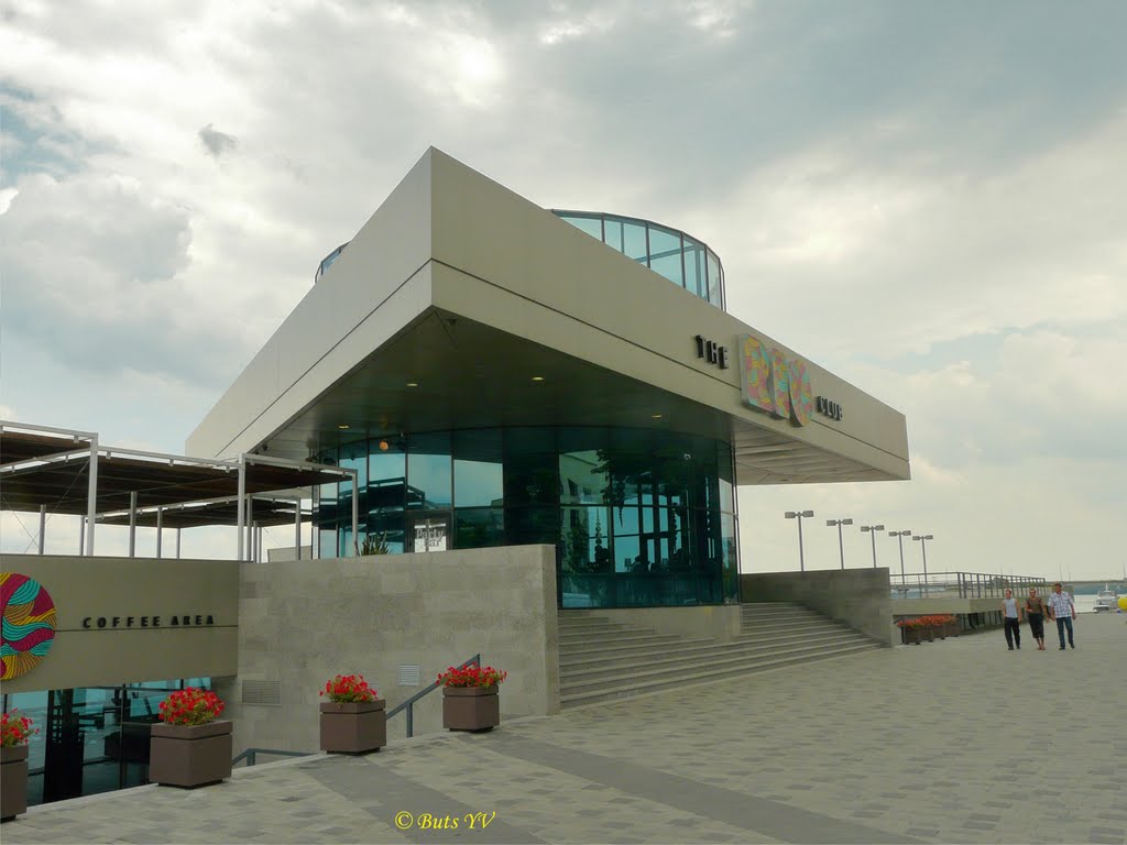 Dnepropetrovsk embankment. Club "Rio" with a dance floor. Днепропетровская набережная. Клуб «Рио» с танцполом