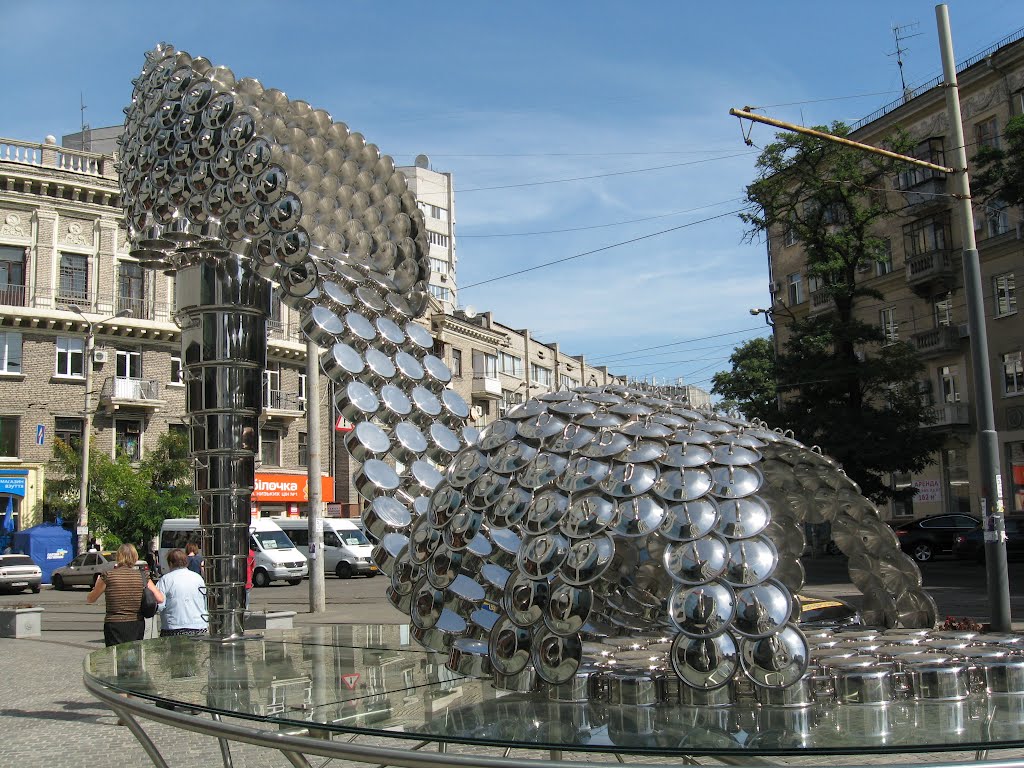 Туфель из кастрюль и крышек.  Shoes of pots and lids.