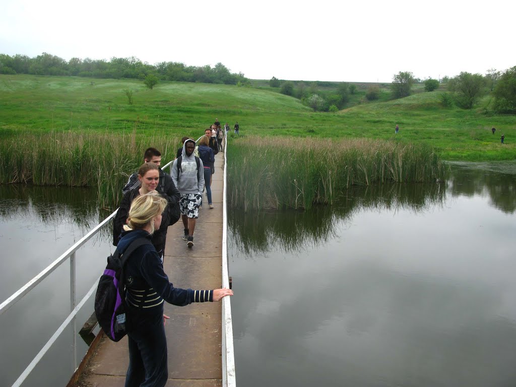 Foot bridge across Mokra Sura river