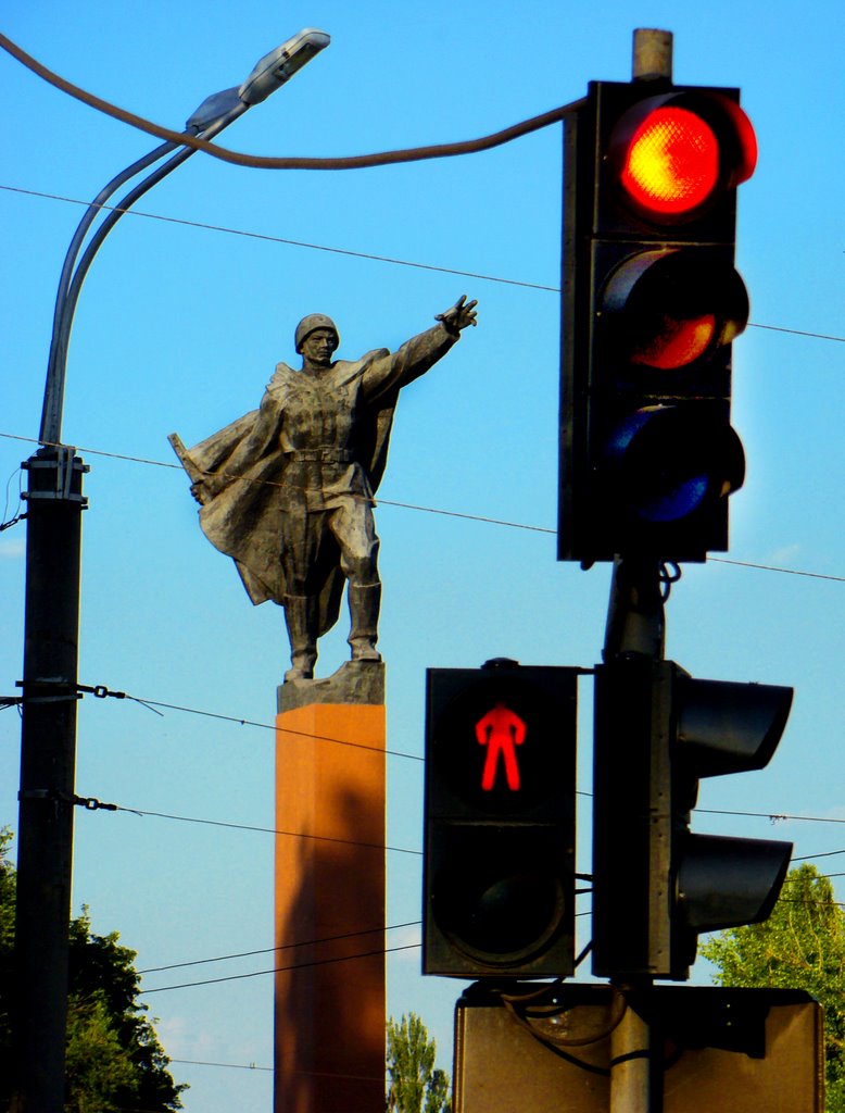 Всем стоять! ( Памятник на Дзержинке)