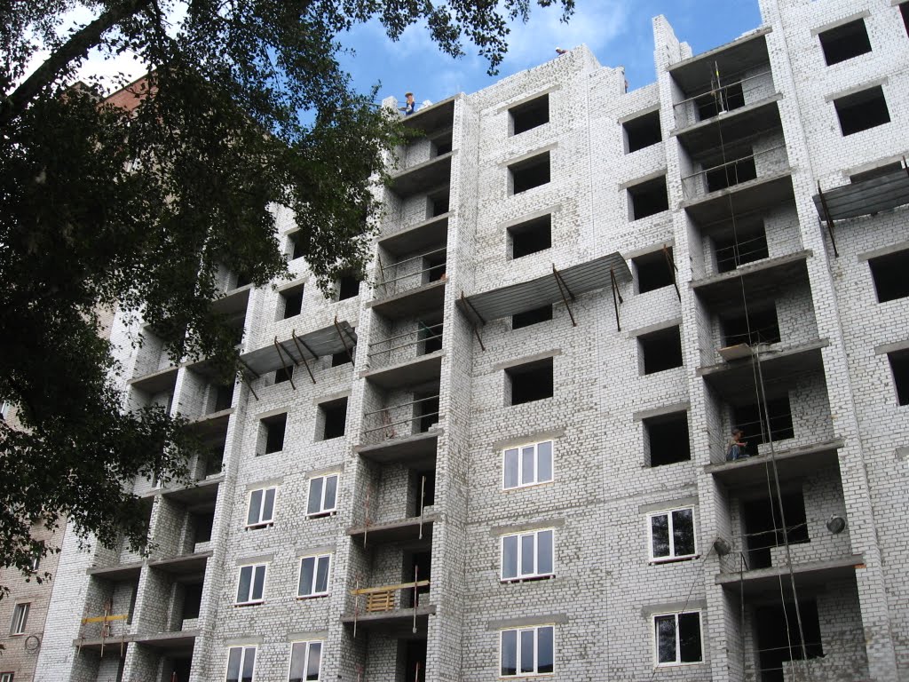 м. Кривий Ріг. Будівництво житла для працівників "АМКР". 2010 р.