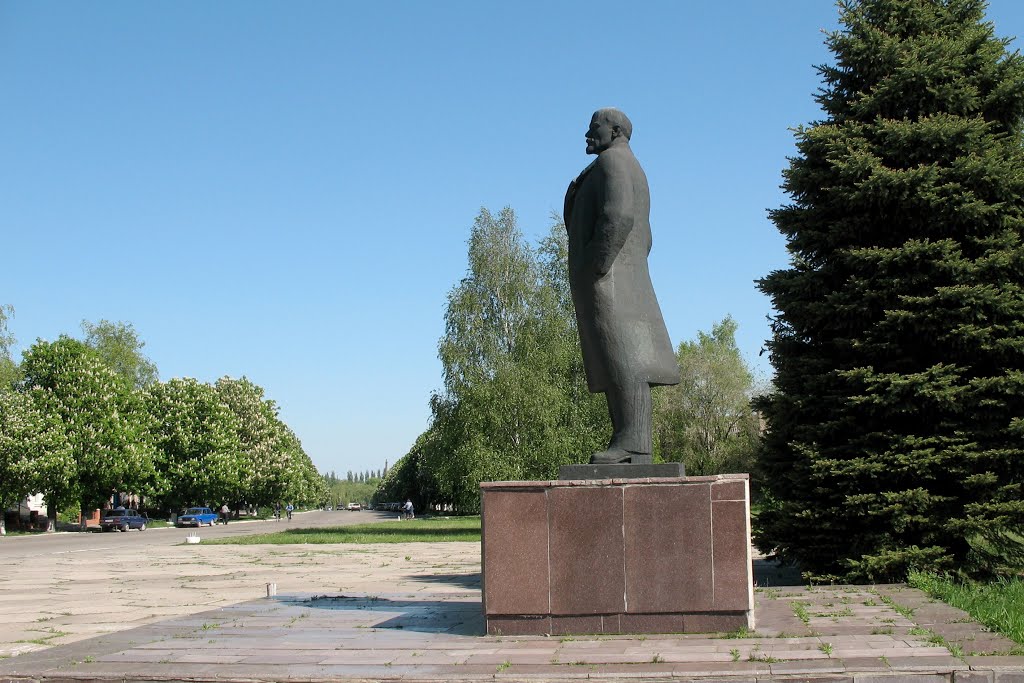 Монумент бувшому вождю народів