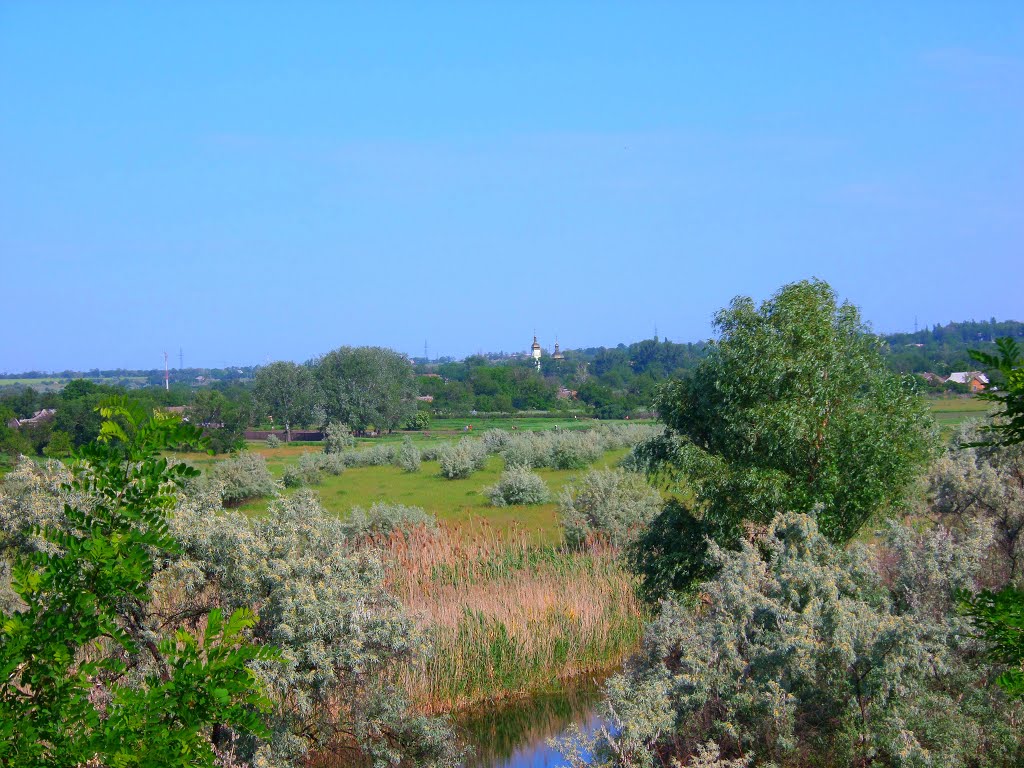 Вид на Свято-Троицкий храм в поселке  Городище (г.Марганец)