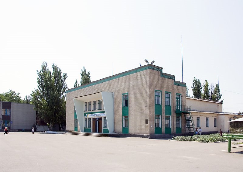 Modernistic designed house of culture in Tomakovka, Ukraine, 2007